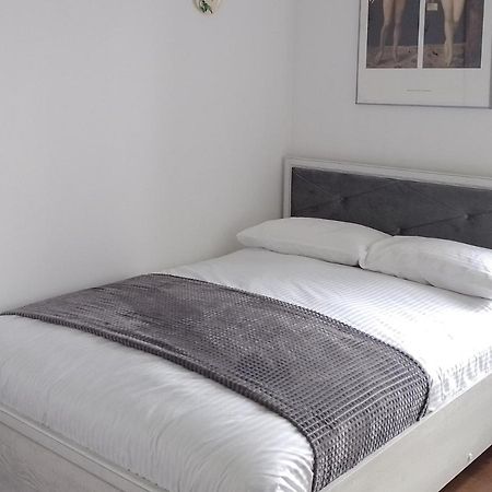 Premium Class Apartment, Free Parking, Maximum 5 Guests, 2 Bedrooms, 3 Beds Riga Exterior foto